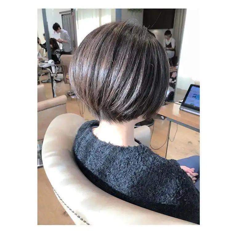 波波头发型剪得这么美,头型都变立体起来