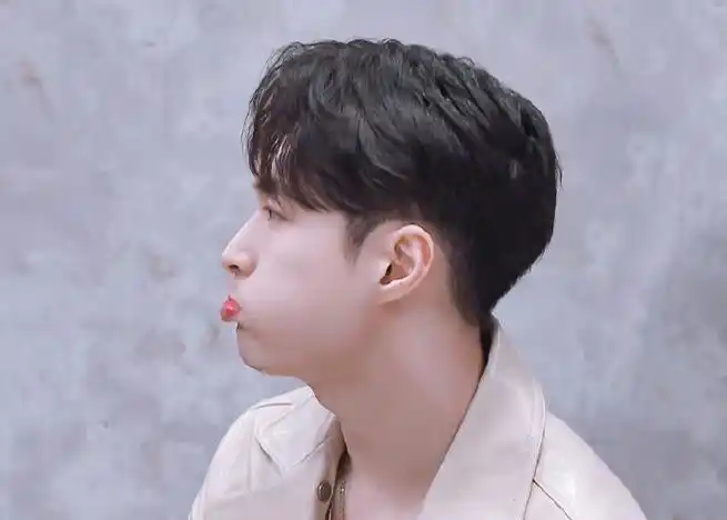 每时每刻##张艺兴时光记事簿#小河豚上线啦,嘟嘟嘴的宝宝好可爱好可爱