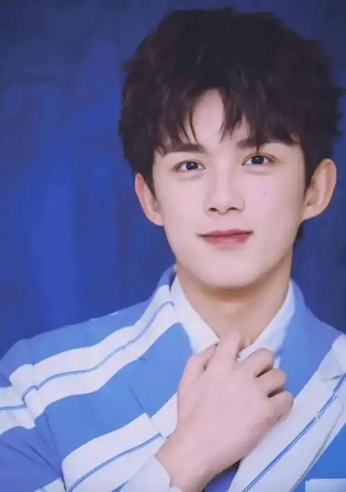 作为童星出道的吴磊风评一直都不错,给大众的形象一直是青春阳光的男