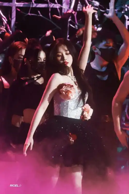 虞书欣跳舞没看够##和虞书欣点亮微博之夜##虞书欣gwalla跨年舞è