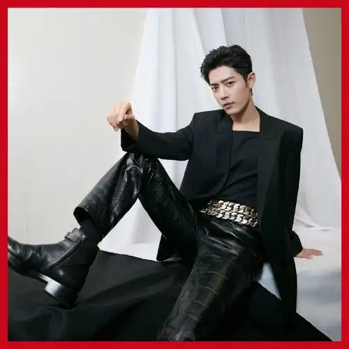 肖战北京台春晚第二套造型公开皮裤背头摇滚战已准备就绪