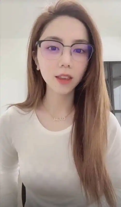 像邓紫棋这种颜值高的美女真的是淡妆浓抹总相宜,不一样的妆容,不一样