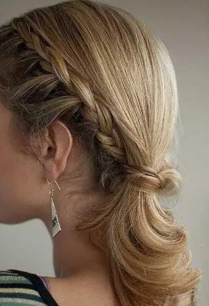 相关热点文章推荐:2022年最新简单韩式编发打造知性优雅范优雅甜美