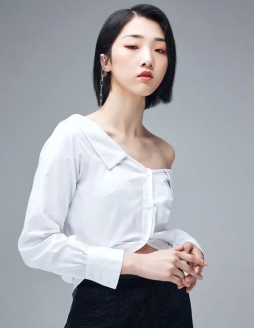 其实yamy的单眼皮对于不少人来说都有一种酷酷的既