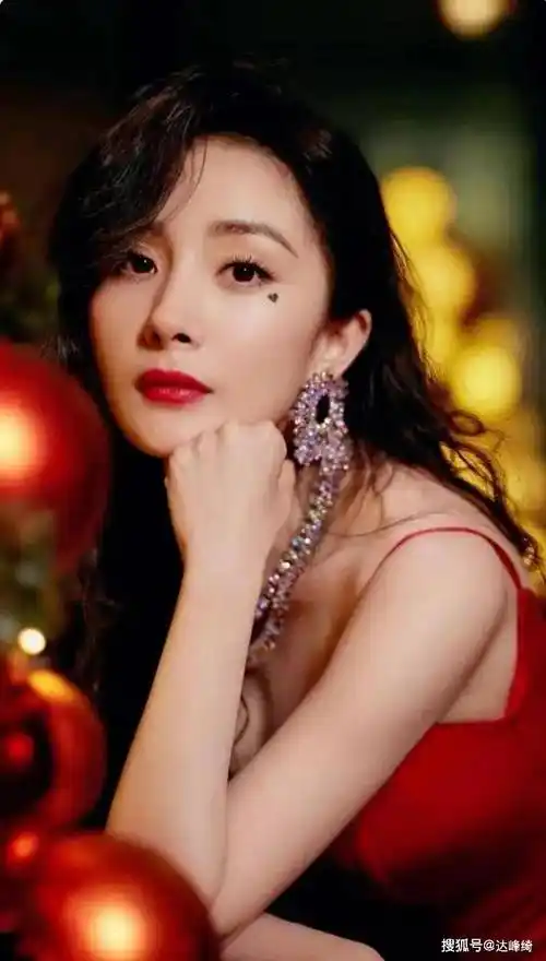 女明星杨幂10大惊艳写真照片,你最喜欢哪一张呢?_中国_荣誉_个人