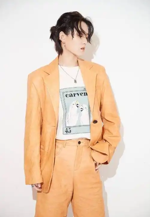 陆柯燃穿搭太酷了,帅过男爱豆是真实存在的!