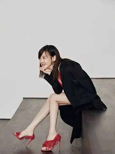 41岁薛佳凝美回哈妹简约造型风采不减当年颜值惊艳气质更出众