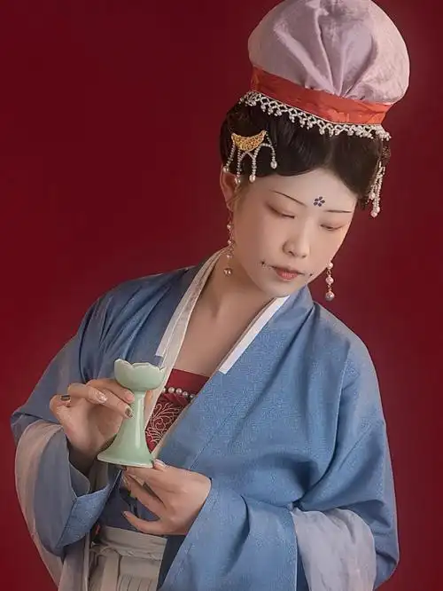 笑配饰:粉黛姑娘衣服:洛云衣阁#宋制仕女  #宋制汉服发型  #宋制妆容