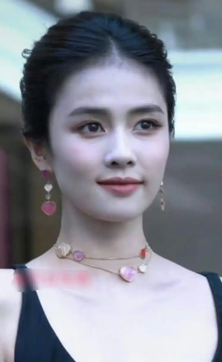 听闻白鹿,李一桐和李沁的活动生图曝光,看起来她们三个的形象完全不一