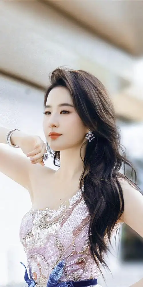 刘亦菲单肩透视粉裙##刘亦菲金莲花视后