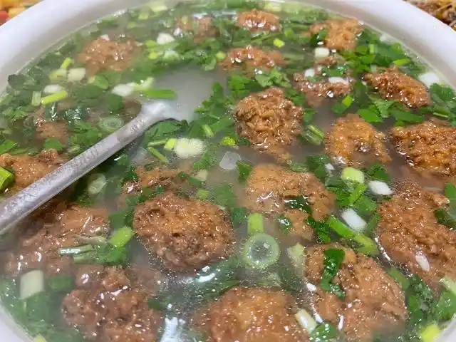 临颍美食:颍松路上这家繁城丸子汤,做法简单粗暴,食后满齿生香