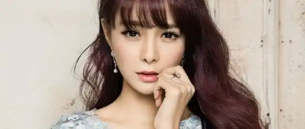 沈梦辰伊一拍男人装都是当家花旦花式秀身材胜负难辨