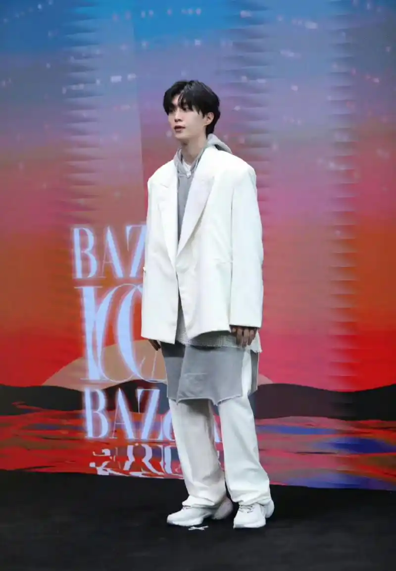 范丞丞时尚芭莎活动生图96 大家觉得他抗住怼脸镜头了吗?