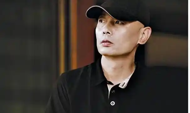 "国家一级演员"葛优:婚后37年无儿无女,如今怎么样了?