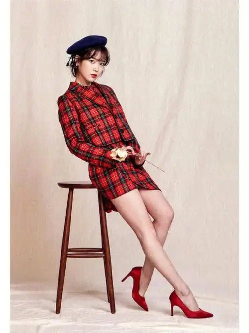 iu李知恩 考古&格子裙写真