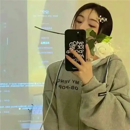 不明显情侣头像一男一女真人一人一张图片