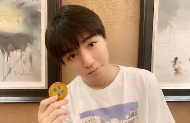 王俊凯20岁生日,王源易烊千玺和23万粉丝零点卡点为他庆生,超暖_成长