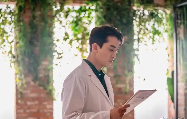 他是宋慧乔最好的"哥哥",历任绯闻女友均是因戏结缘_宋承宪