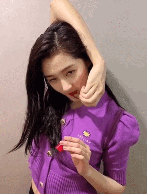 时髦办穿短上衣热舞的关晓彤真不是在秀腰