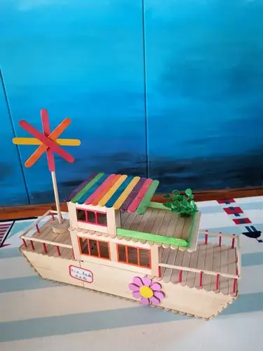 教育月——"环保月"之旧物再造——"快乐启航"亲子手工制作船评比活动