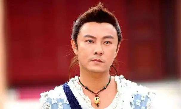 张卫健妻子晒近况48岁发福明显皮肤白到发光流产后选择丁克