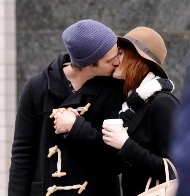 小蜘蛛汤姆赫兰德晒片场照为女友赞达亚庆生