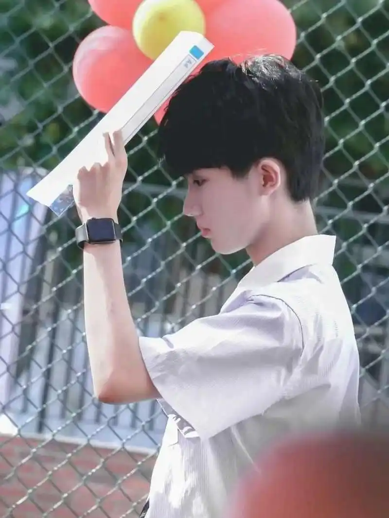 马嘉祺图片(7) 校服马哥绝绝子tnt时代少年团 马嘉祺 马嘉祺壁纸