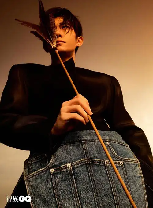 易烊千玺gq杂志封面&内页释出 是没见过的风格!
