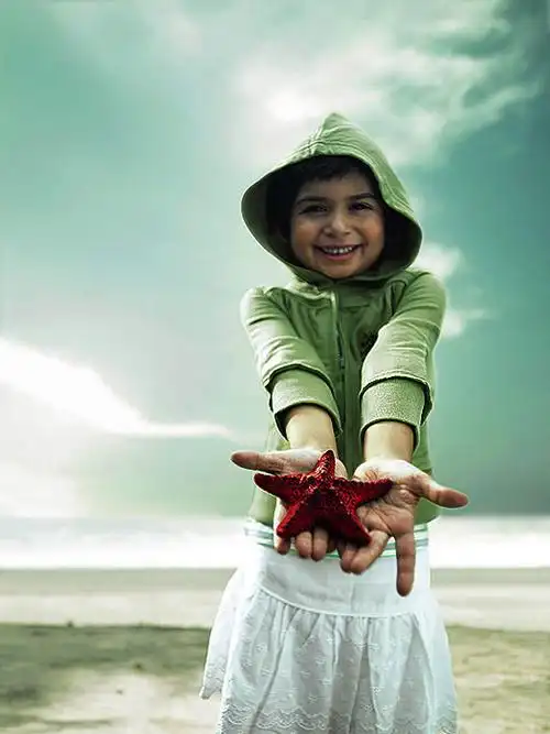 澳大利亚abn amro 可爱儿童小孩海边童真玩耍