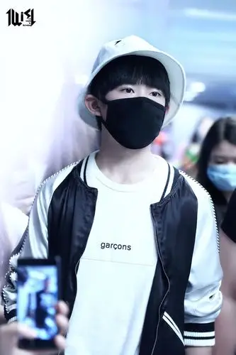 易烊千玺北京出发 重庆抵达