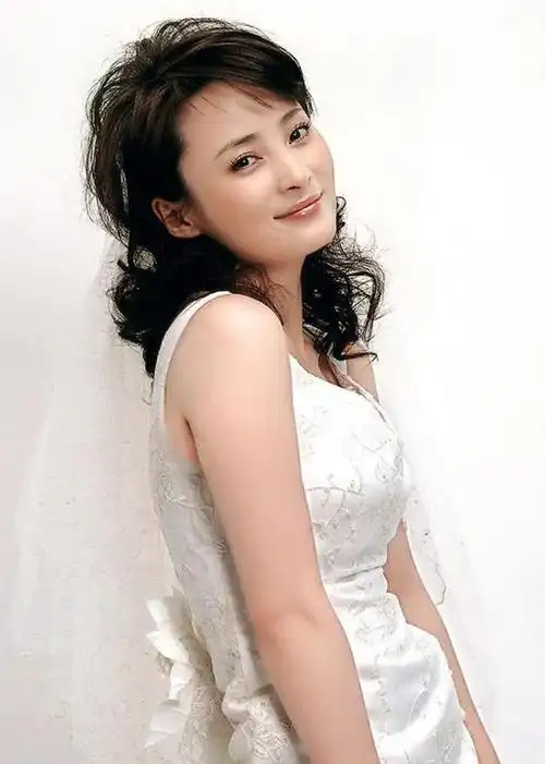 蒋勤勤妩媚妖艳风情万种的美照_网易订阅