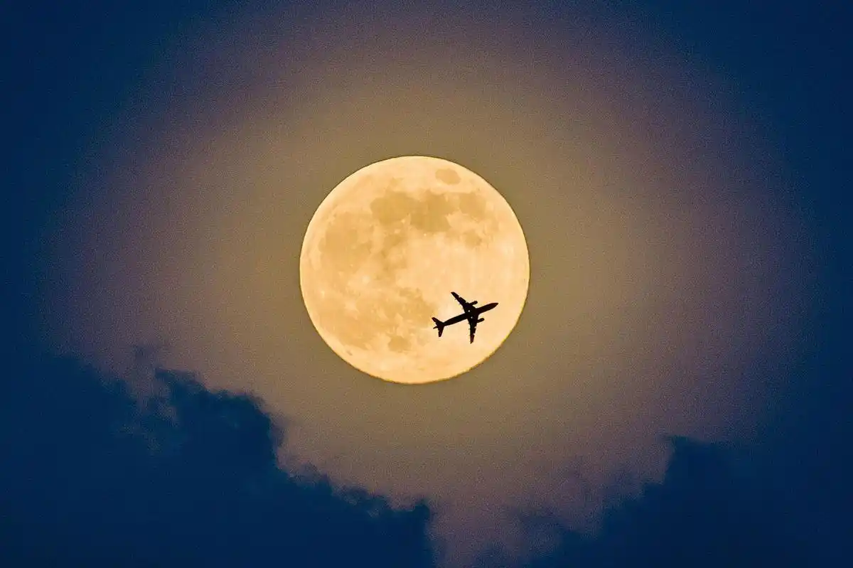 年度最大最圆"超级月亮"今晚亮相