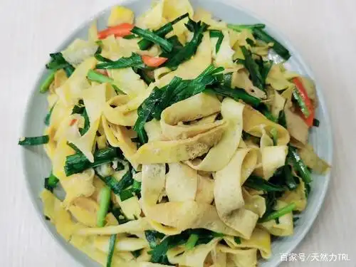 韭菜炒蛋皮吃过吗?香喷喷,营养好吃又下饭,大人和小孩都爱吃