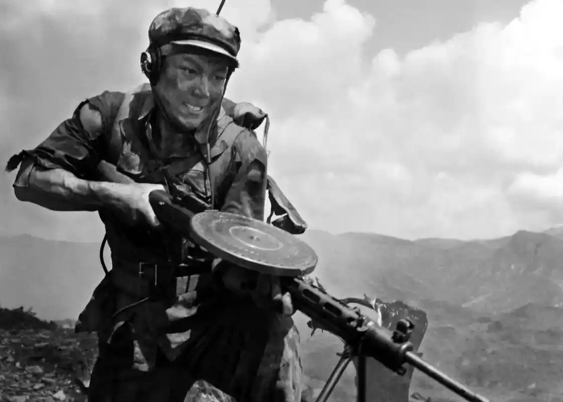 《英雄儿女》是1964年由长春电影制片厂制作并出品的一部战争