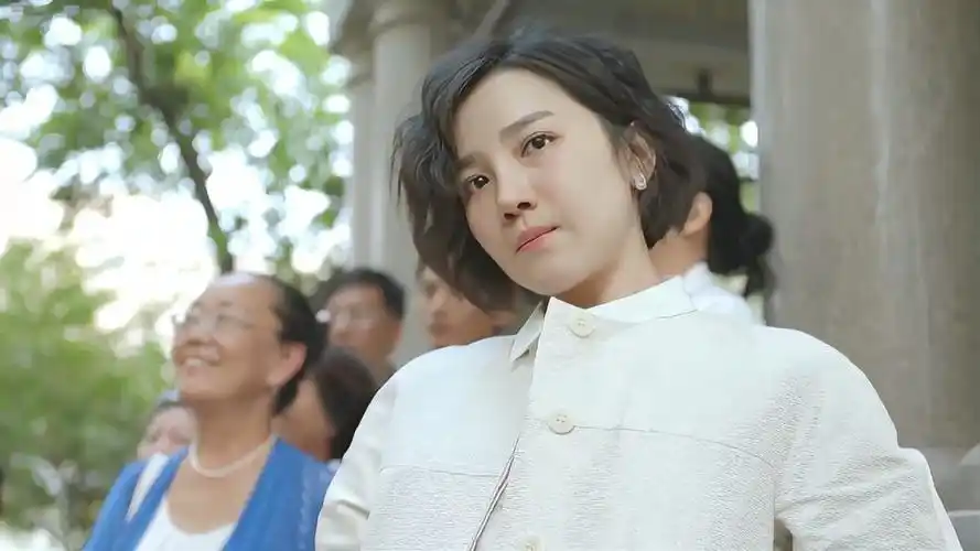 小别离小宇跟蒂娜妈妈吵架爬到墙上不下来老爸回来立马怂了