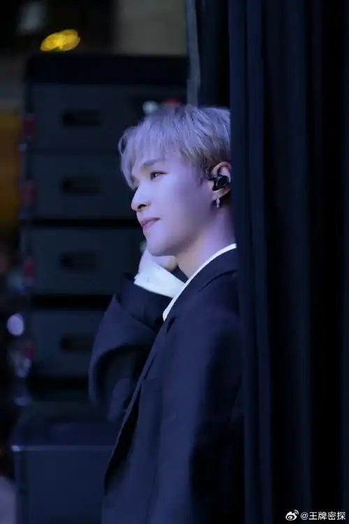 张艺兴的紫色明信片##张艺兴