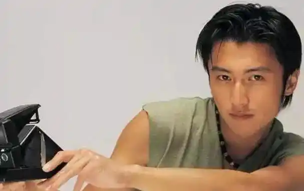 谢霆锋年轻照,一个不需要化妆的男人,这才叫帅气