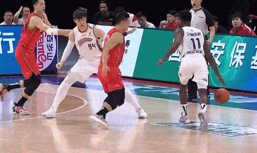 沈梓捷又整幺蛾子去年酒吧禁赛今年内讧吵架主教练邱彪都不敢骂杜峰