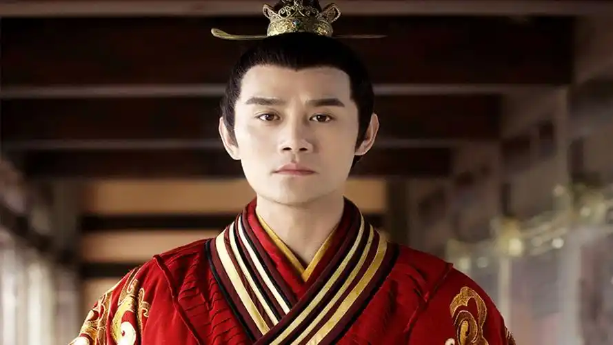 中饰演的是靖王,靖边有功的成年皇子,林殊最好的朋友,王凯的古装扮相