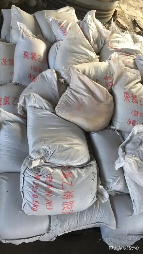 聚氯乙烯胶泥为具备一定粘合性能的泥状塑性固体,这类塑性固体一般由