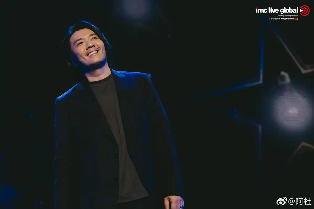 阿杜自曝近照憔悴苍老,当年消失时他到底躲在哪个车底?