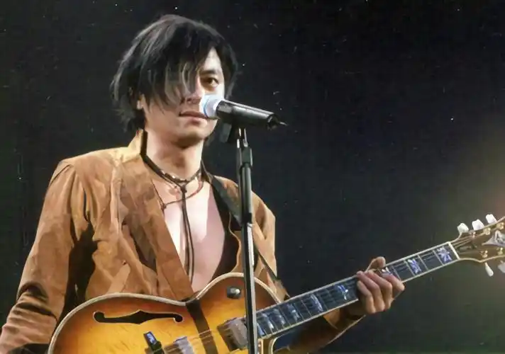 王杰隐忍12年发布新专辑我回来唱歌就是最好的报复