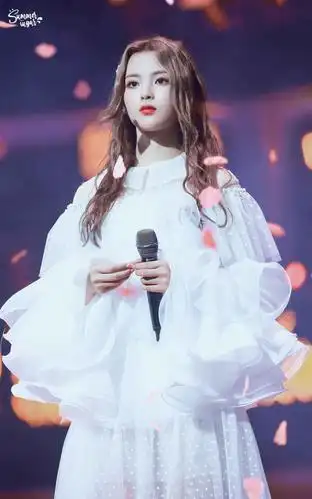 沈腾唱歌cue杨超越,网友:看来课下做了不少功课!