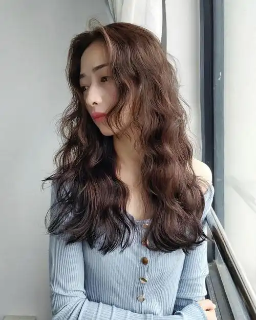 今冬流行"保暖烫"发型,蓬松时尚真洋气|烫发|蛋卷头|碎发_网易订阅
