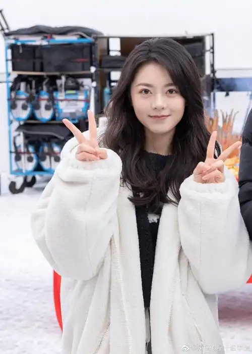 赵今麦芬兰玩雪vlog