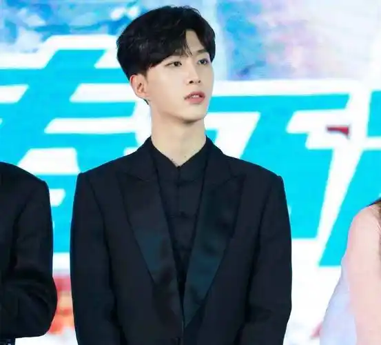 说到范丞丞,从小时候就是备受关注的,2000出生的他今年也仅仅刚21岁的