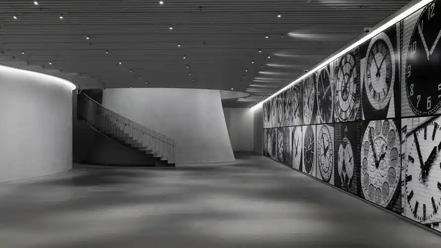 现场| 当世界时钟均为下午1点55分:贝蒂娜•普斯茨基中国首个展在上