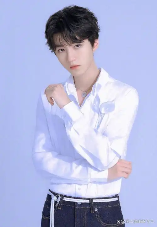 于重庆市,中国内地影视男演员,流行乐歌手,男子演唱组合tfboys队长