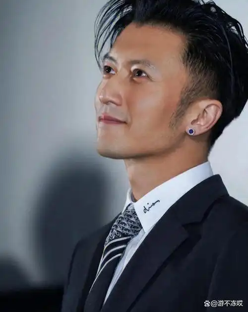 谢霆锋的手,赵丽颖的腰,娱乐圈没有哪个巨星,可以随便成功