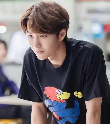 王一博家基因太强大姐弟俩一模一样网友确定不是戴了假发